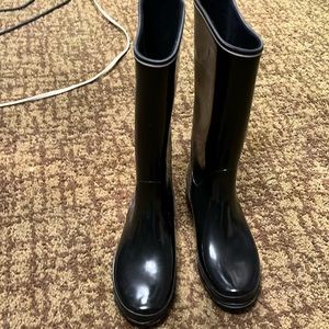 EUC Trenton rubber boots size 7, but runs a little bigger. Black